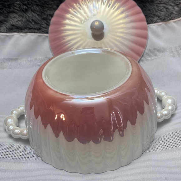 Pink and White Pearl Ceramic Bowl With Lid - Picture 9 of 16